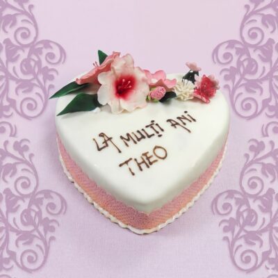 Tort inimioara cu dantela