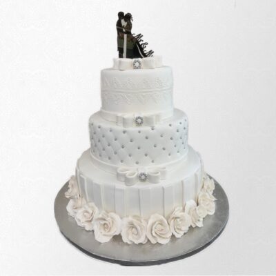 Tort cu funda si trandafiri